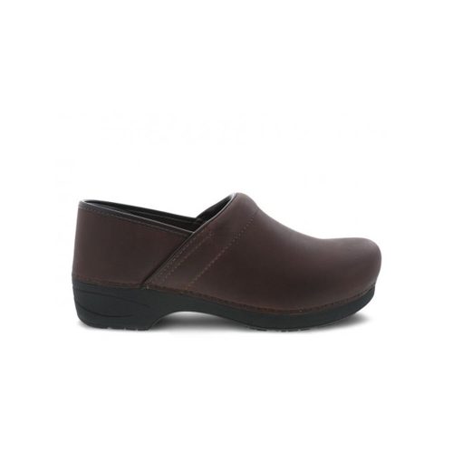 A DANSKO PRO XP 2 0 BROWN OILED - MENS clog with a closed toe and a slightly raised heel, featuring the Dansko Natural Arch for added support. Shown in a side profile view against a white background, it also boasts a slip-resistant outsole for secure footing.