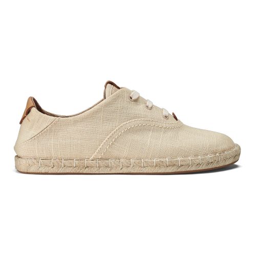 Side view of a beige Olukai OLUKAI KAULA PA'A LI TAPA - WOMENS espadrille with white laces, a textured fabric upper crafted from lightweight linen textiles, and a woven jute sole.