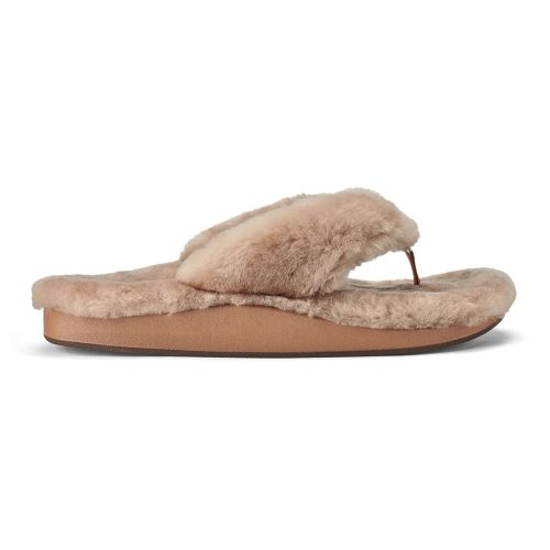 A single OLUKAI KIPE'A HEU TAN - WOMENS beige fuzzy indoor slipper by Olukai with an anatomical PU footbed and a flat sole, featuring an open toe design on a white background.