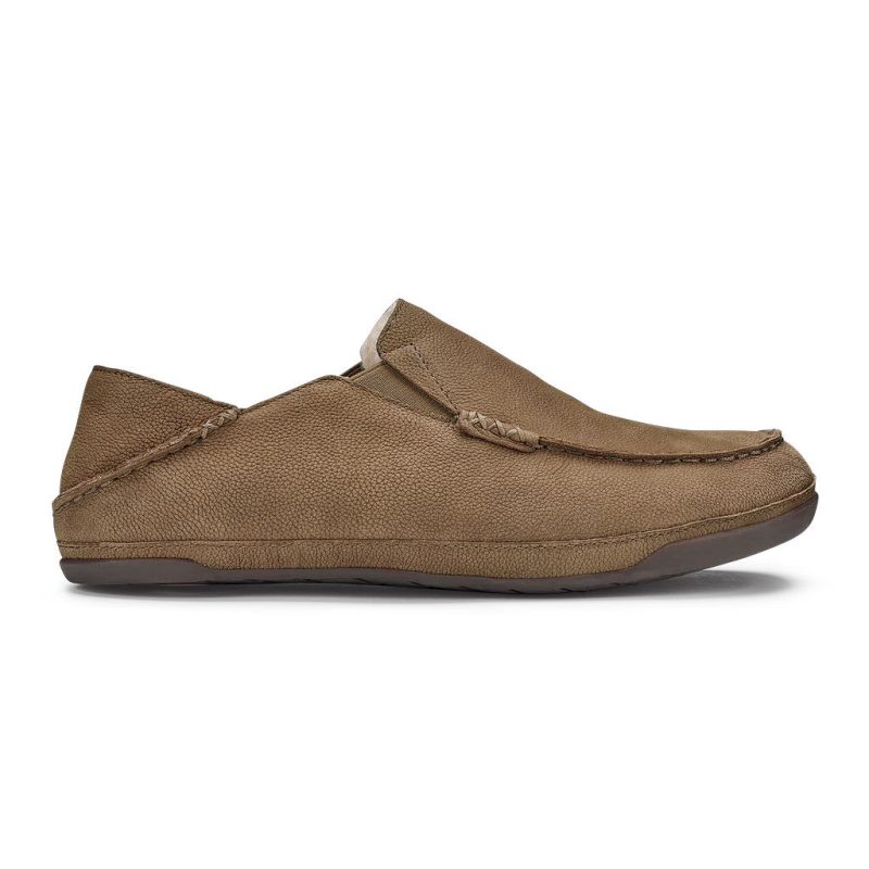 A side view of an Olukai OLUKAI KIPUKA HULU TOFFEE/TOFFEE SLIPPER - MENS with a textured nubuck leather surface and a low-profile rubber sole, perfect as a casual slipper.