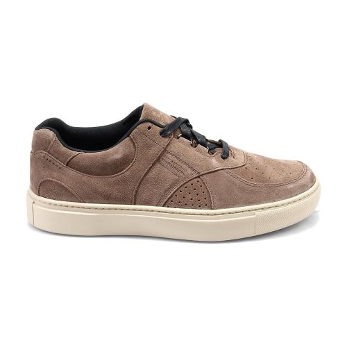 A single brown suede sneaker with black laces and a white rubber sole, featuring a cushioned footbed for added comfort, viewed from the side against a white background. Ideal for casual High Street fashion. Product Name: SAS HIGH STREET OXFORD ALMOND - MENS Brand Name: SAS