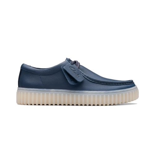 Side view of the CLARKS TORHILL LO LACE LEATHER OXFORD NAVY - MENS in blue leather with a white ribbed outsole and a lace-up design, accompanied by a branded tag hanging from the lace area. Made from premium materials, this shoe seamlessly blends style and durability.